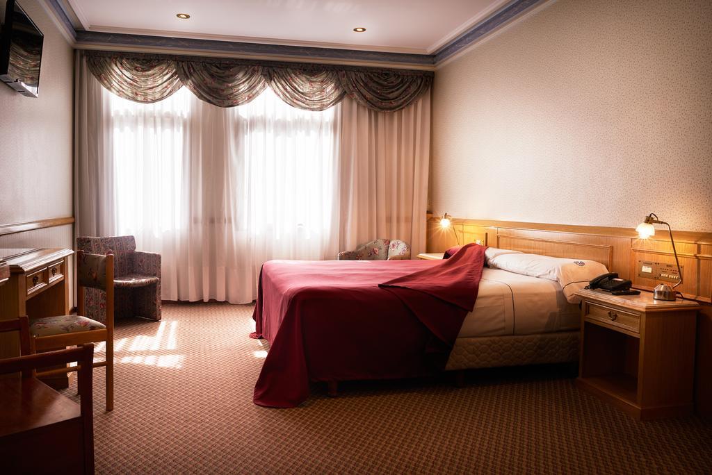 בואנוס איירס Gran Hotel Ailen חדר תמונה